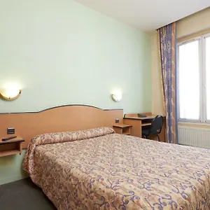 Hotel Ferney République, París